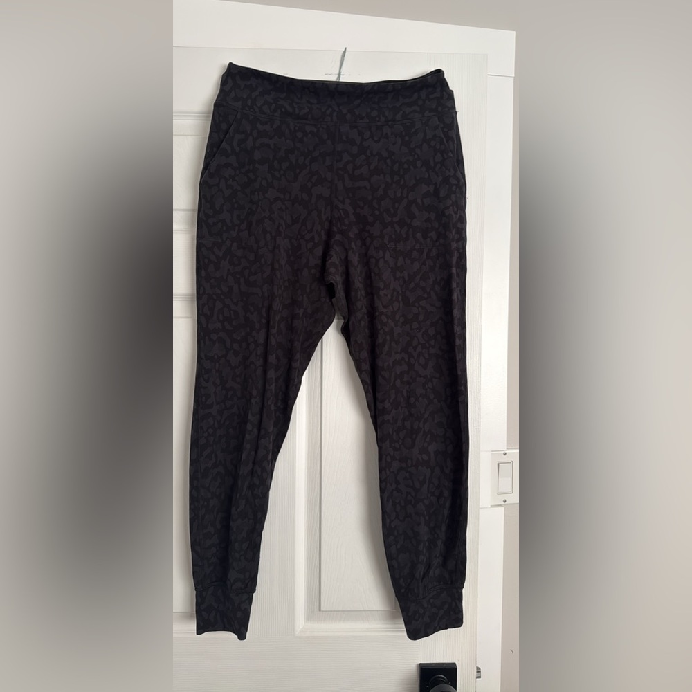 Lululemon camo align jogger 25”